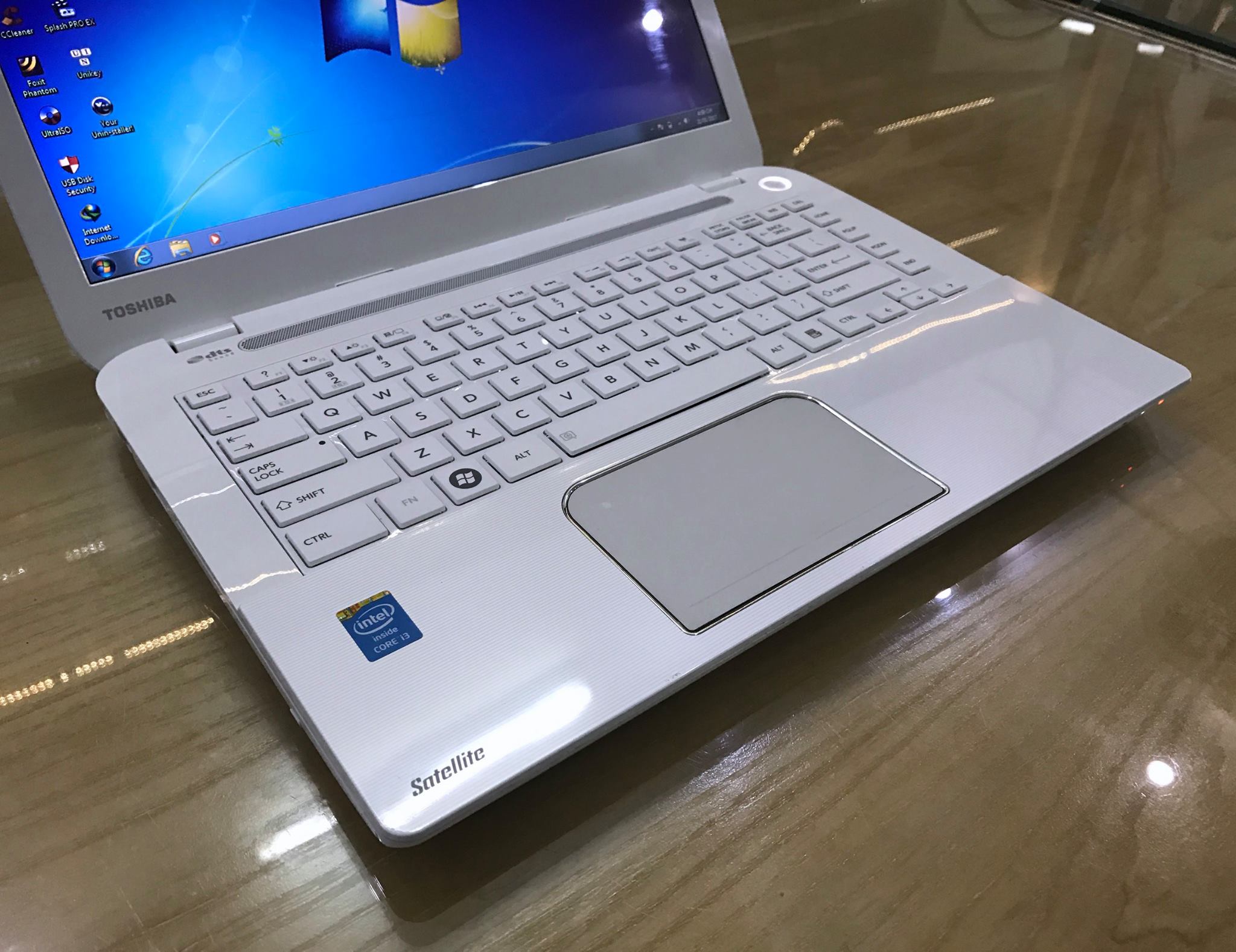 Laptop Toshiba L40A i3-7.jpg
